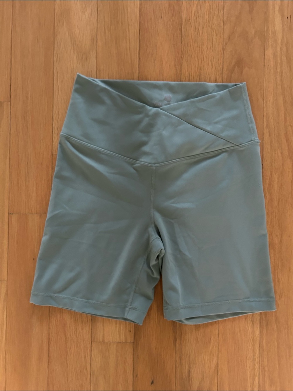 90 Degree By Reflex Women’s Athletic Bike Shorts Sage Green Cross Waist Medium